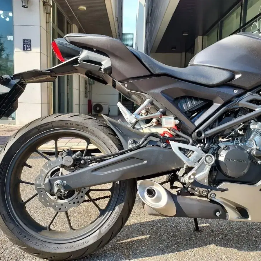 혼다 CB125r 19년식 8천키로 판매합니다.