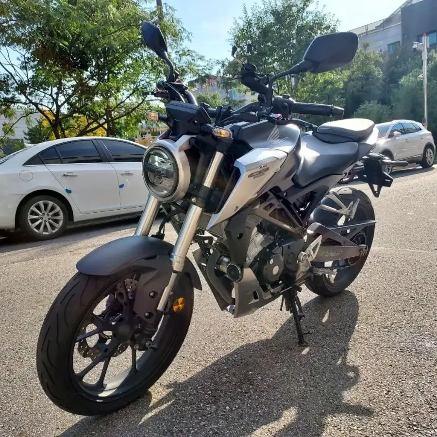 혼다 CB125r 19년식 8천키로 판매합니다.