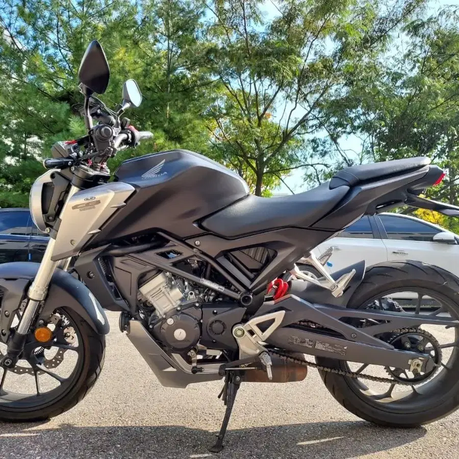 혼다 CB125r 19년식 8천키로 판매합니다.