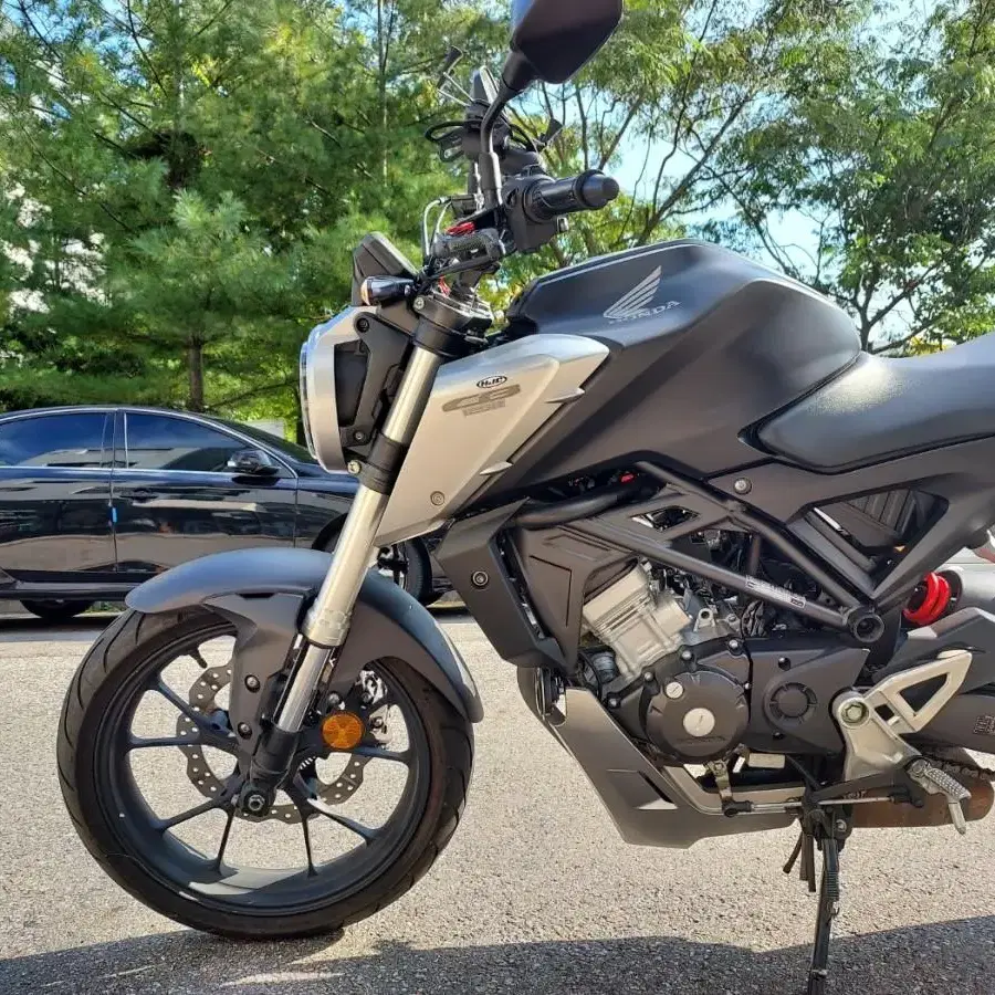 혼다 CB125r 19년식 8천키로 판매합니다.