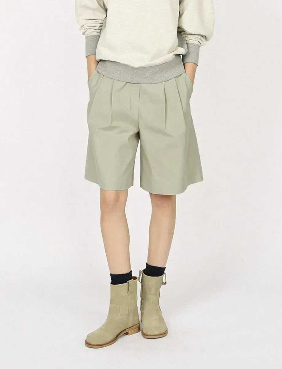 Low-classic Pino Bermuda Pants Khaki M