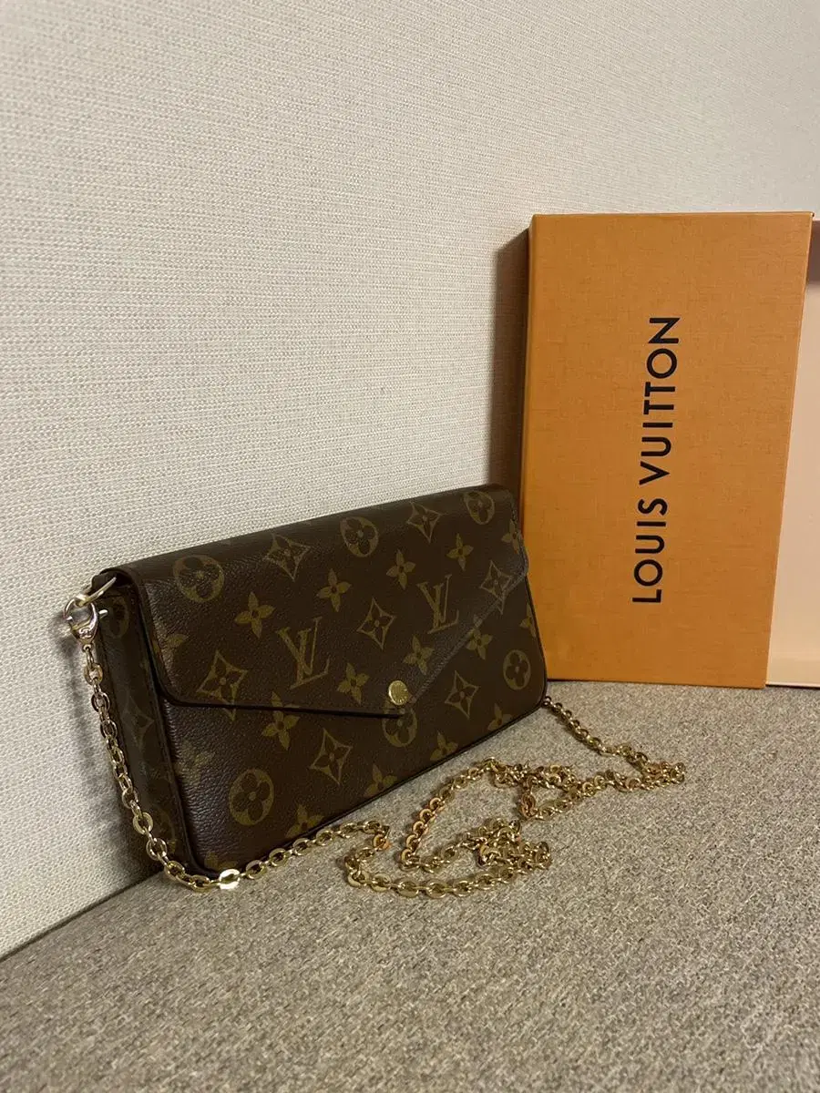 Louis Vuitton Pochette Felicie (Genuine)