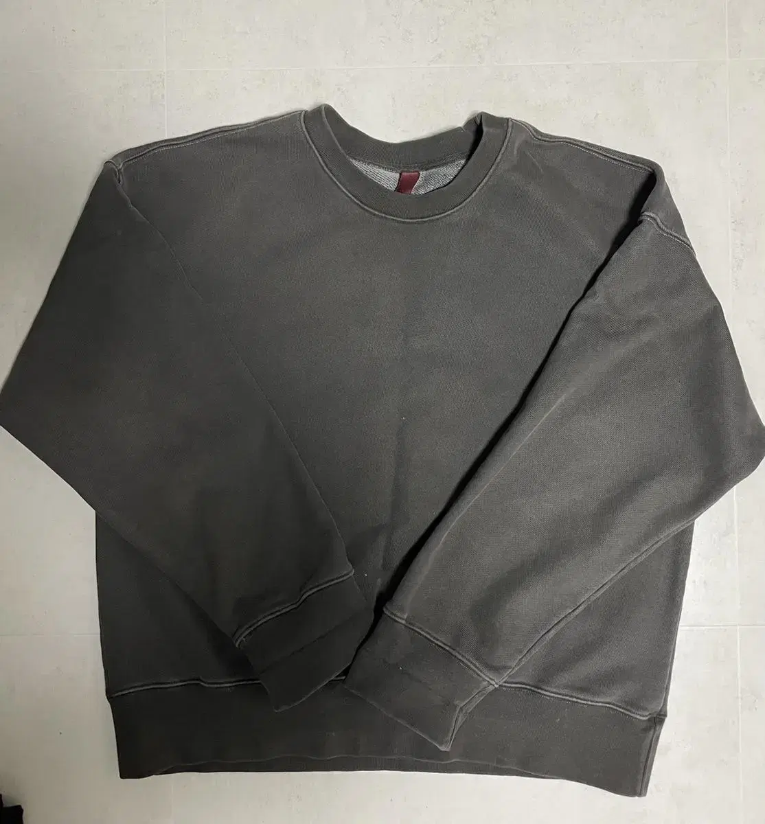 Attention Row Pigment Heavy Top (Dark Gray)