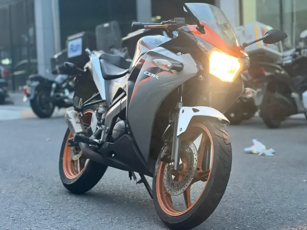 CBR125r 12년식  시세대비완전저렴 109만원