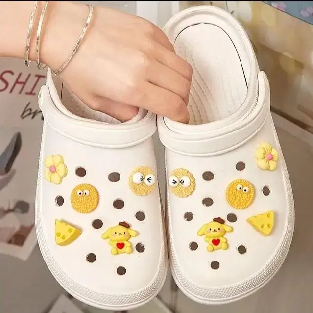 (Same-day delivery) Sanrio Pompompurin Crocs Givitz