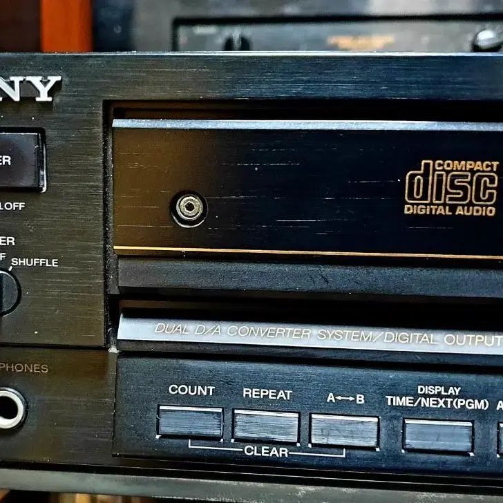 SONY  CDP  555 ESD