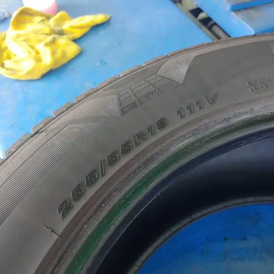 넥센 255/55R19 중고타이어 낱개 1개 팝니다.