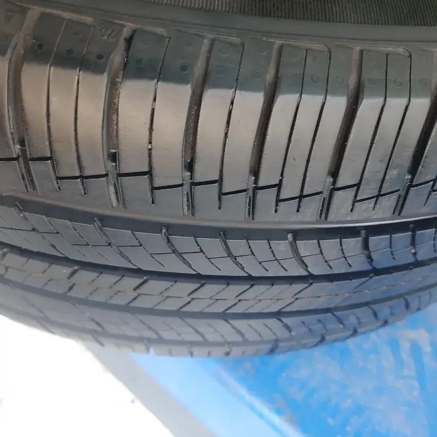 넥센 255/55R19 중고타이어 낱개 1개 팝니다.