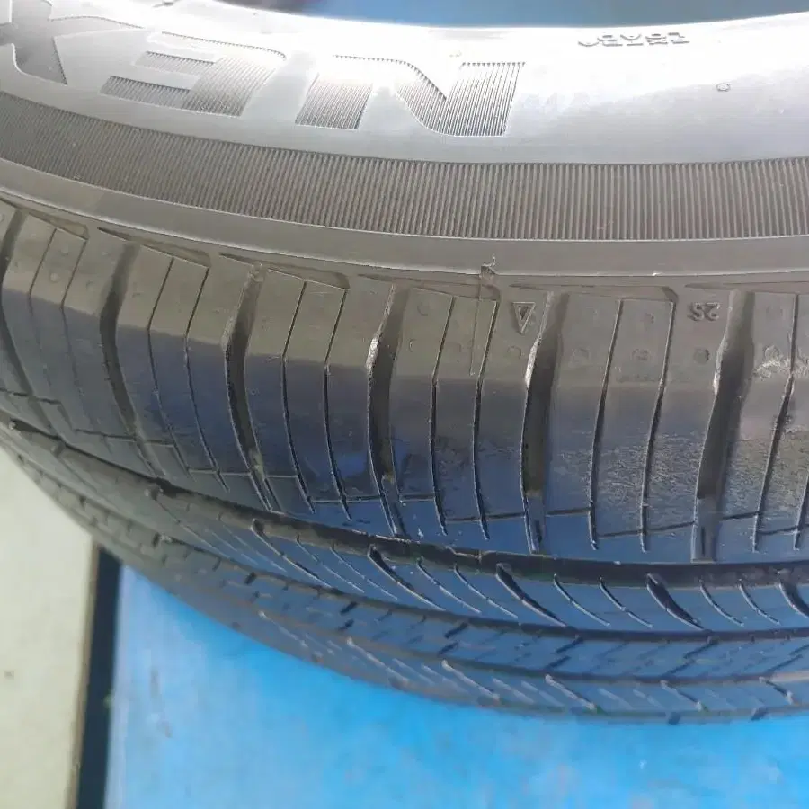 넥센 255/55R19 중고타이어 낱개 1개 팝니다.