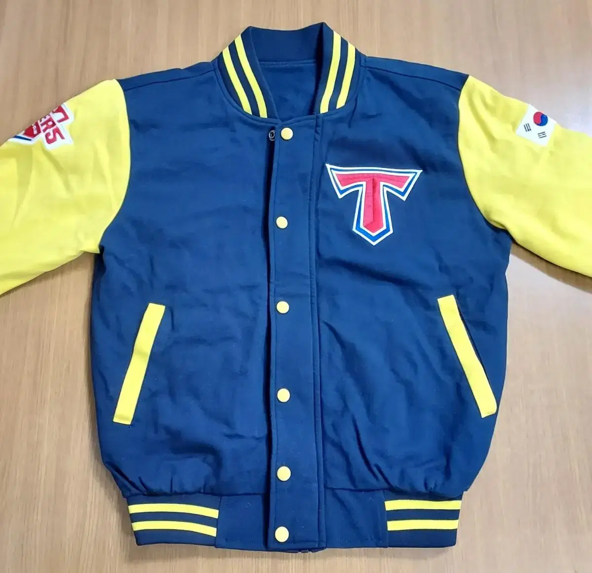 Kia Tigers baseball jumper