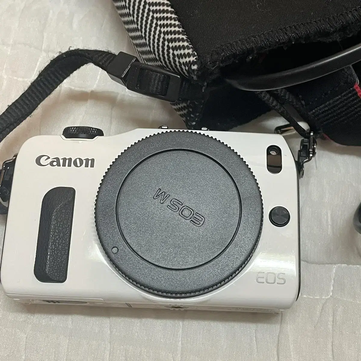 캐논 EOS M 카메라