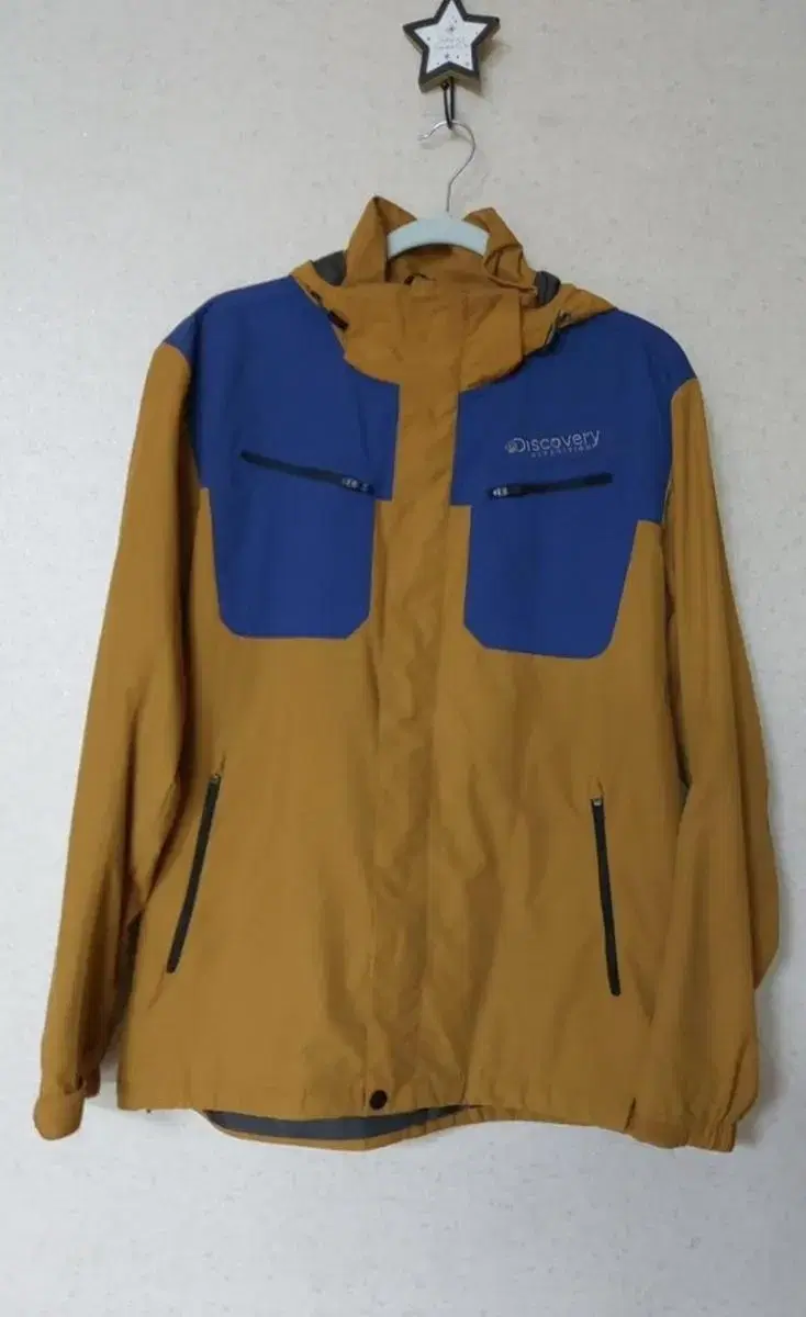 (Male 100) Discovery Windbreaker