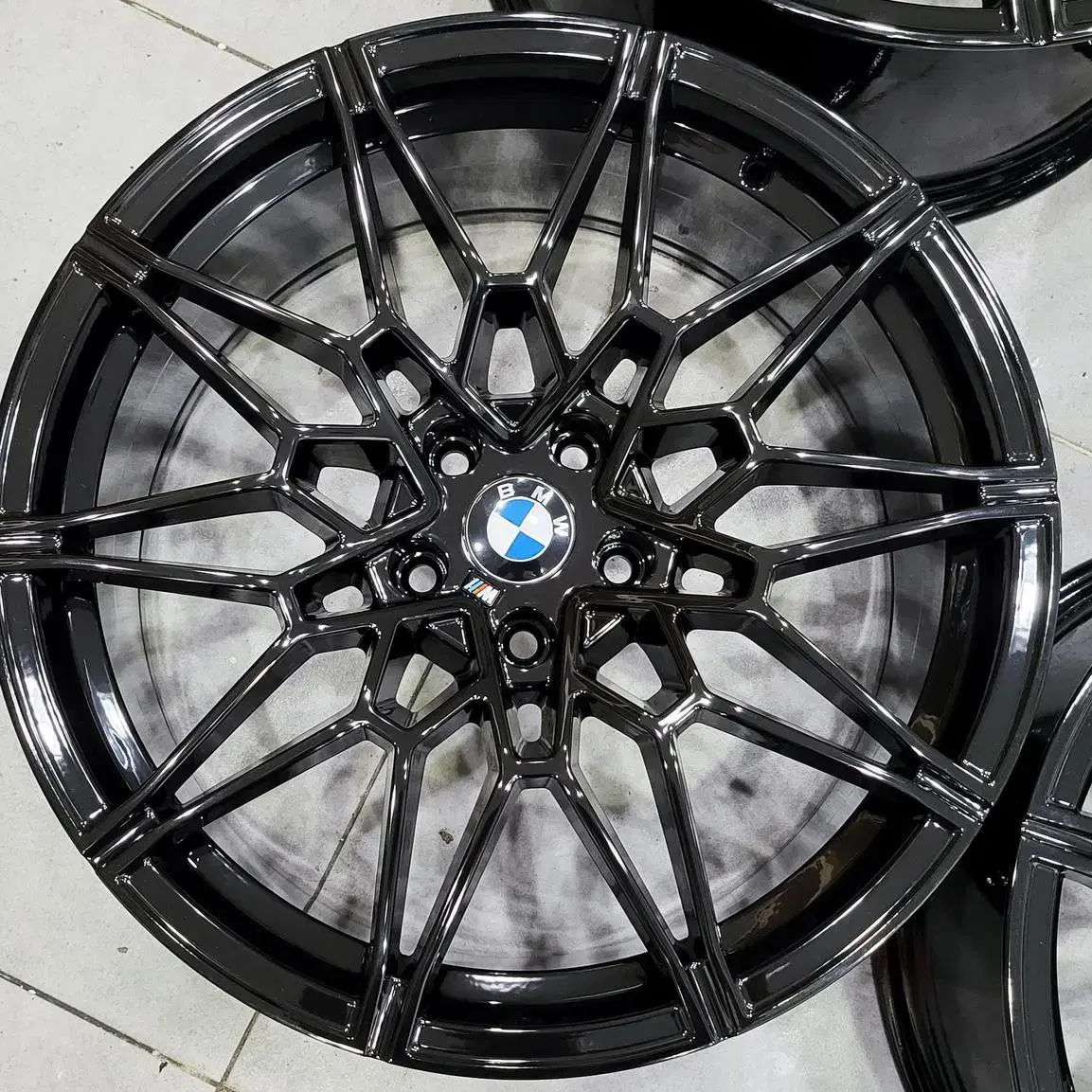 20인치 BMW 뉴M3/M4 826M.st 유광블랙 신품휠