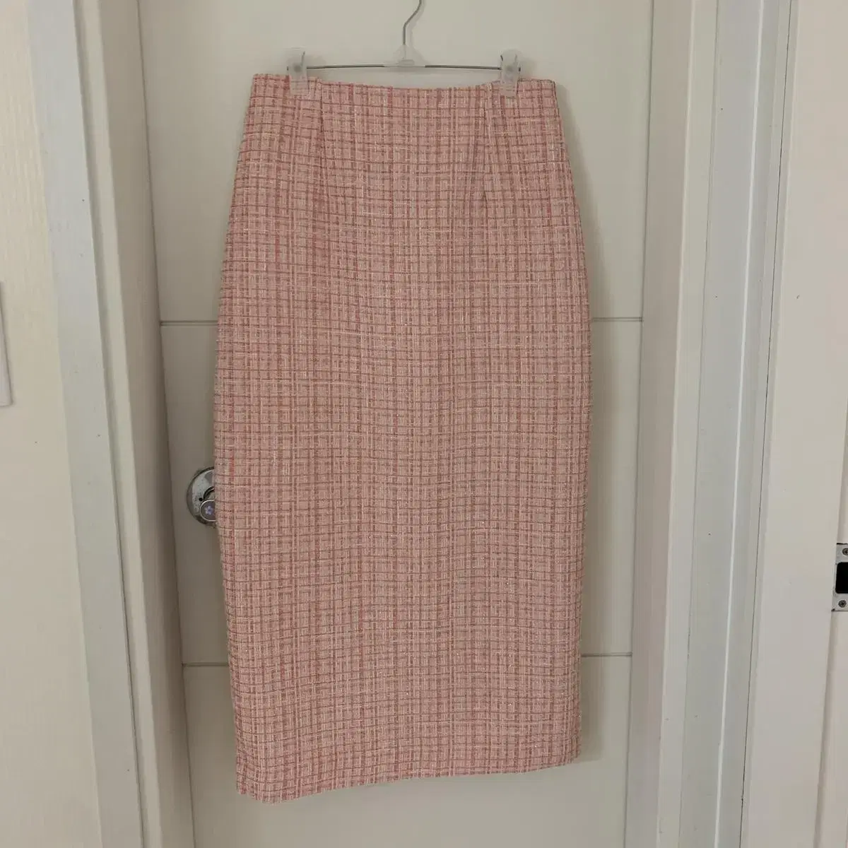 We sell various bom skirts (new or in good condition)