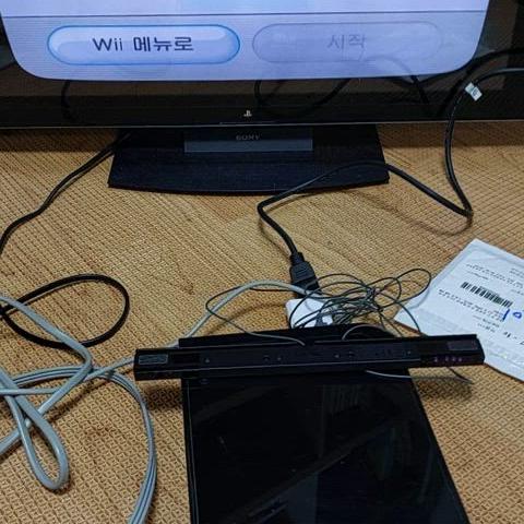 닌텐도 Wii 위 본체  판매합니다(전원어뎁터 별매)