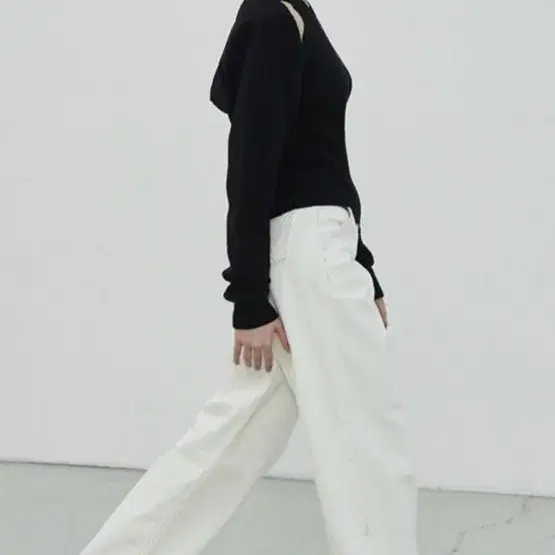 다이애그널 TUCK WIDE DENIM PANTS_WHITE