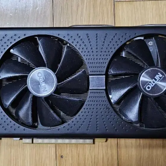 중고 라데온 사파이어 rx570 NITRO+