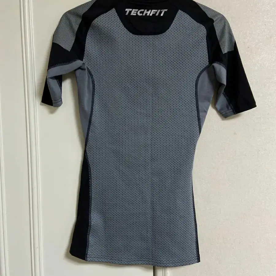 남자 아디다스 techfit 기능복m