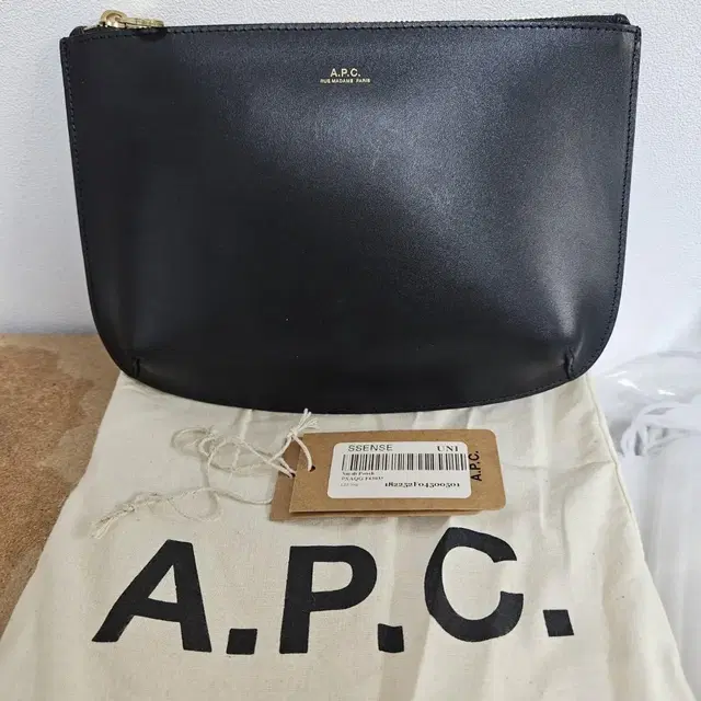 A.P.C 아페쎄 사라백