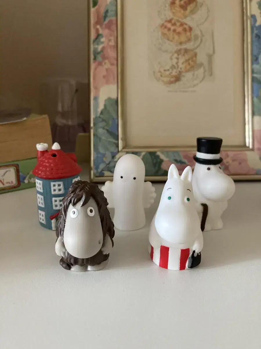 I sell Moomin finger figures finger puppets (bulk)