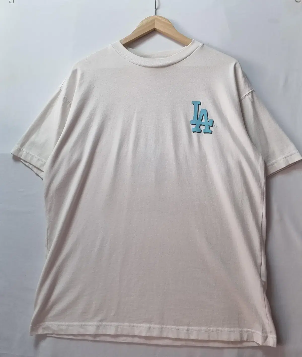 Measurement XL (105) MLB L.A. Dodgers White Vahn Short Sleeve Tee