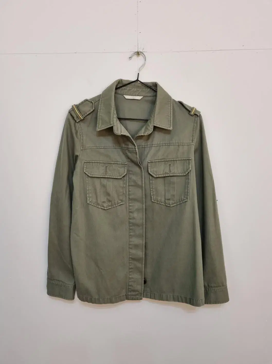 List of shirt-like buttoned jackets/Women66