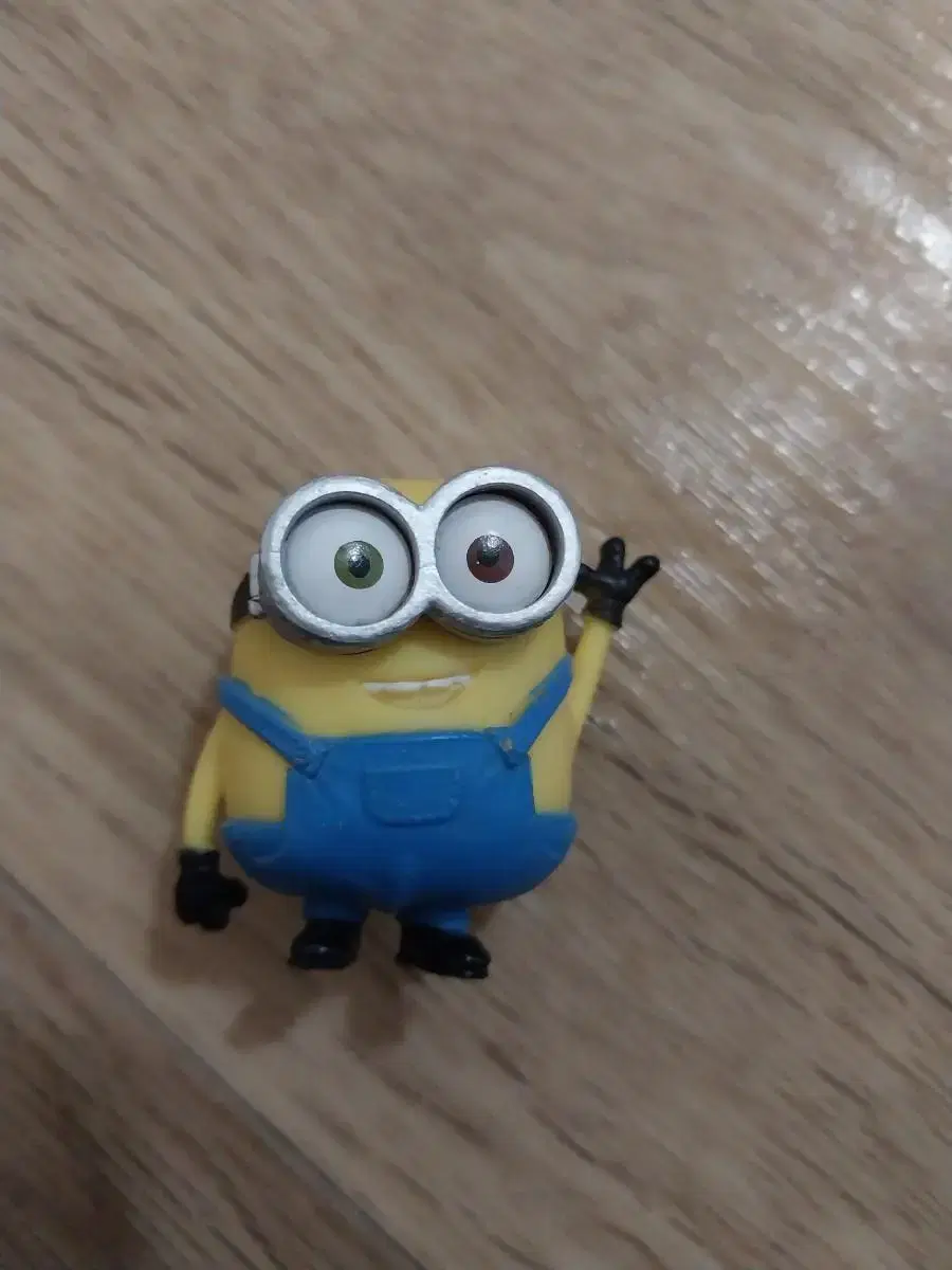 Minions Chatterbox Bob figure