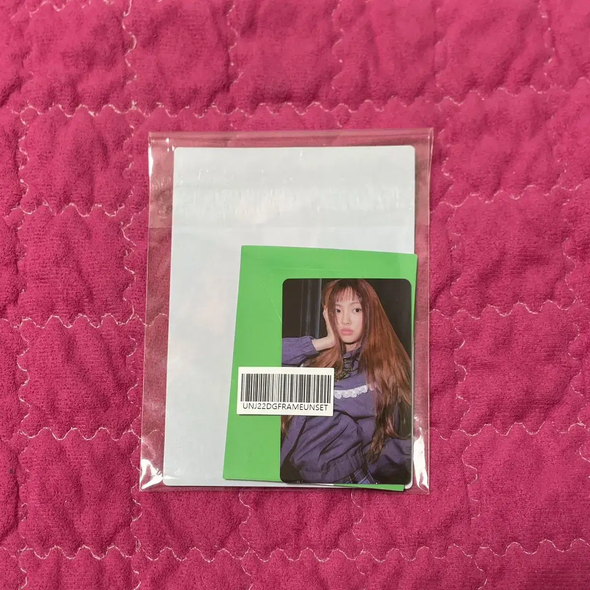 New jeans hyein weverse pre-order benefit photocards, frames, lenticular bulk sell preorders