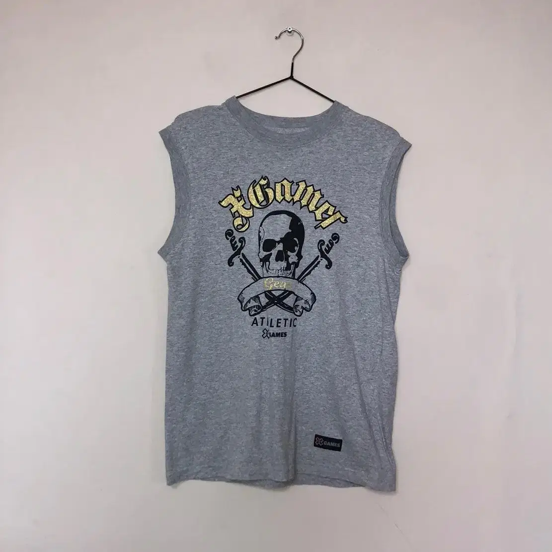 Vintage Games embrace skull gray top