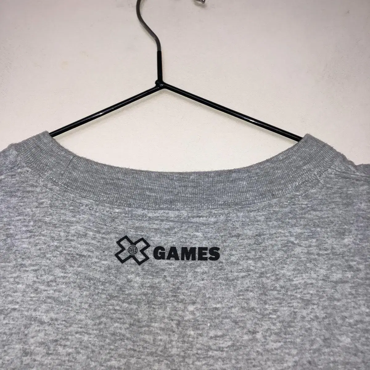 Vintage Games embrace skull gray top