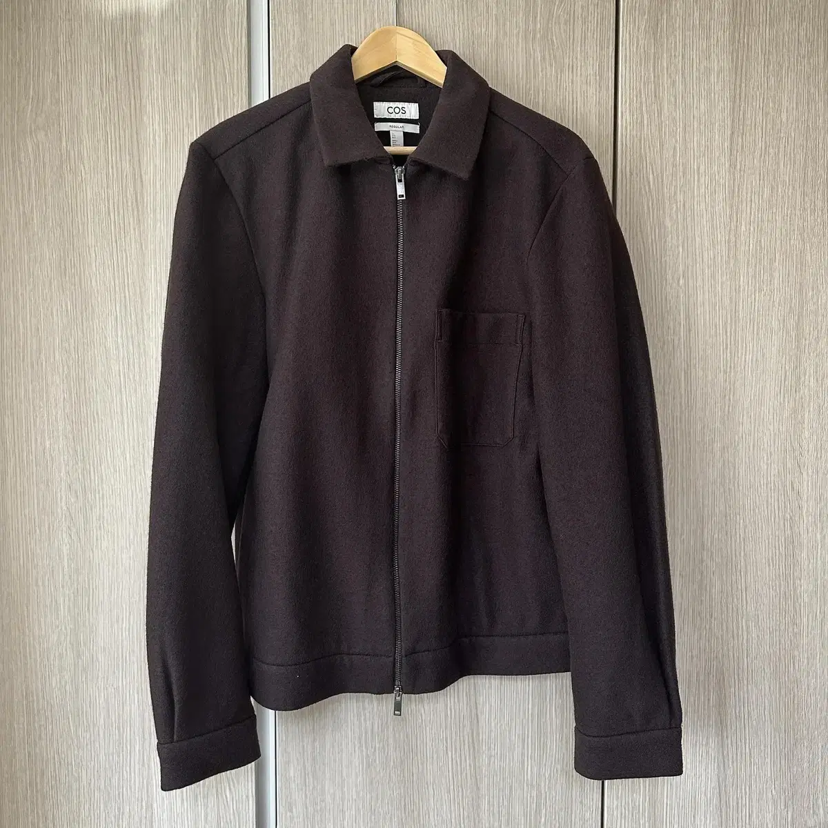 COS COS Wool twill zip-up jacket burgundy size L new for sale.