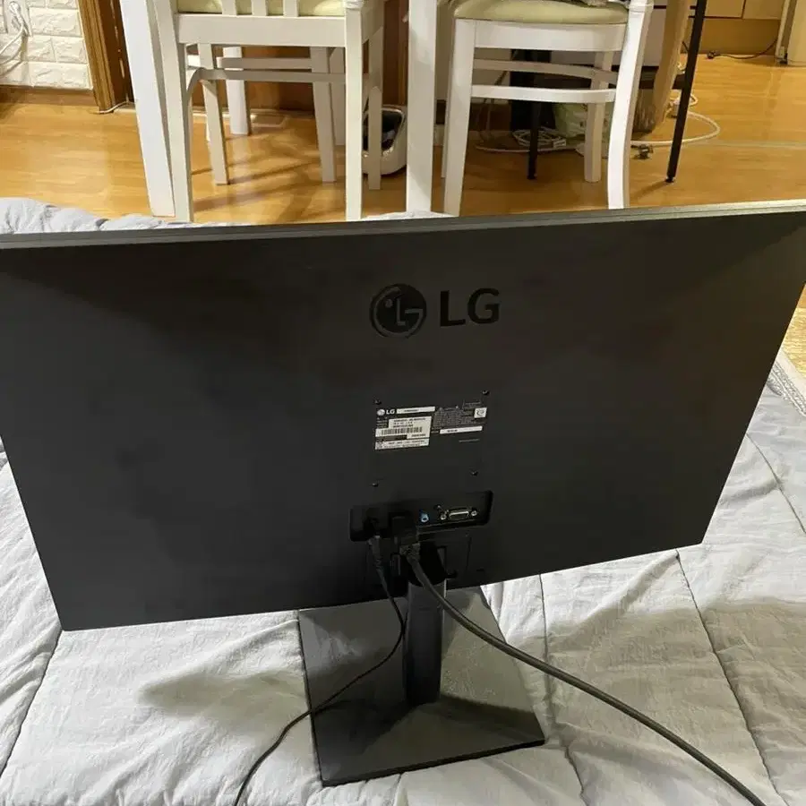 LG 모니터 19년 8월 제조