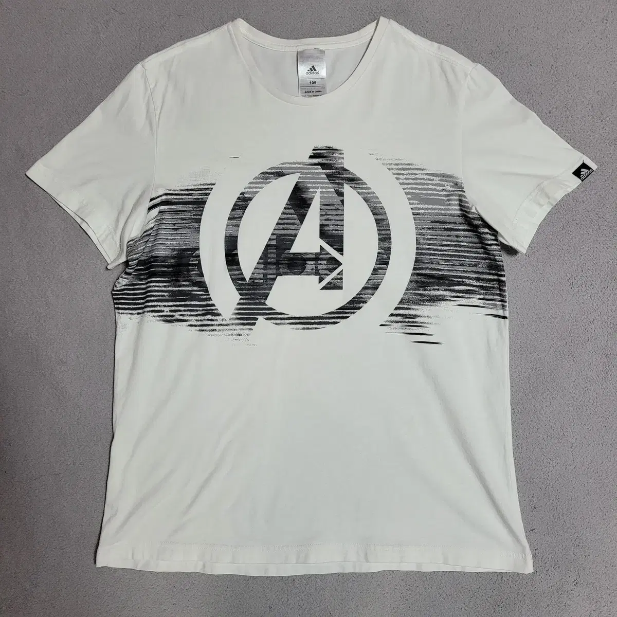 [100] Adidas Avengers Collaboration Vahn Short Sleeve T-Shirt L