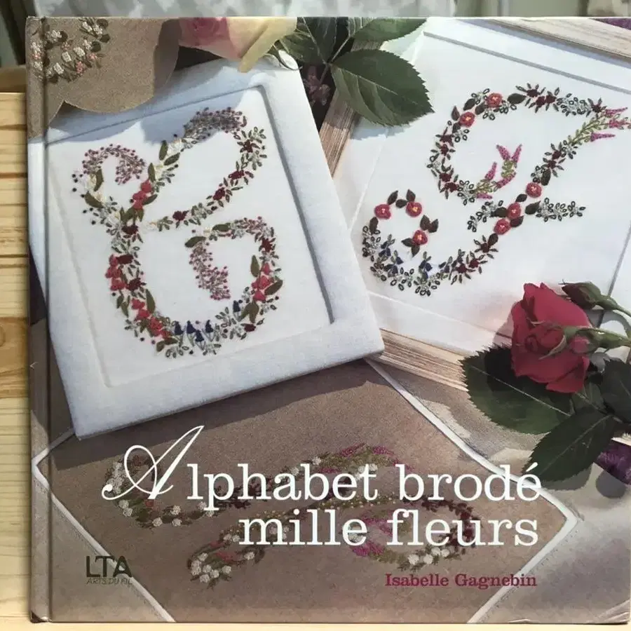 프랑스자수책 Alphabet brode mille fleurs