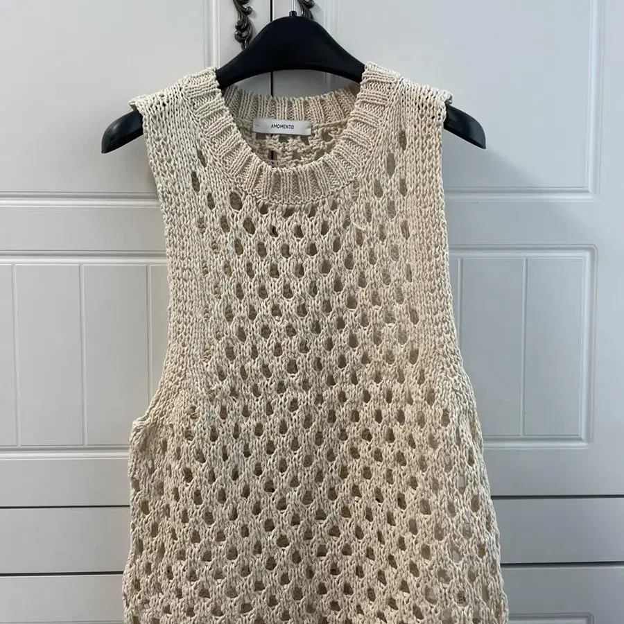 아모멘토 CROCHET KNIT VEST