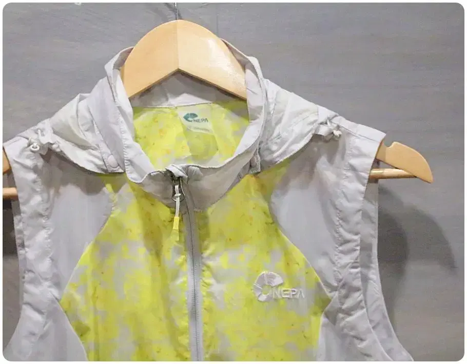 90) NEPHA windbreaker vest