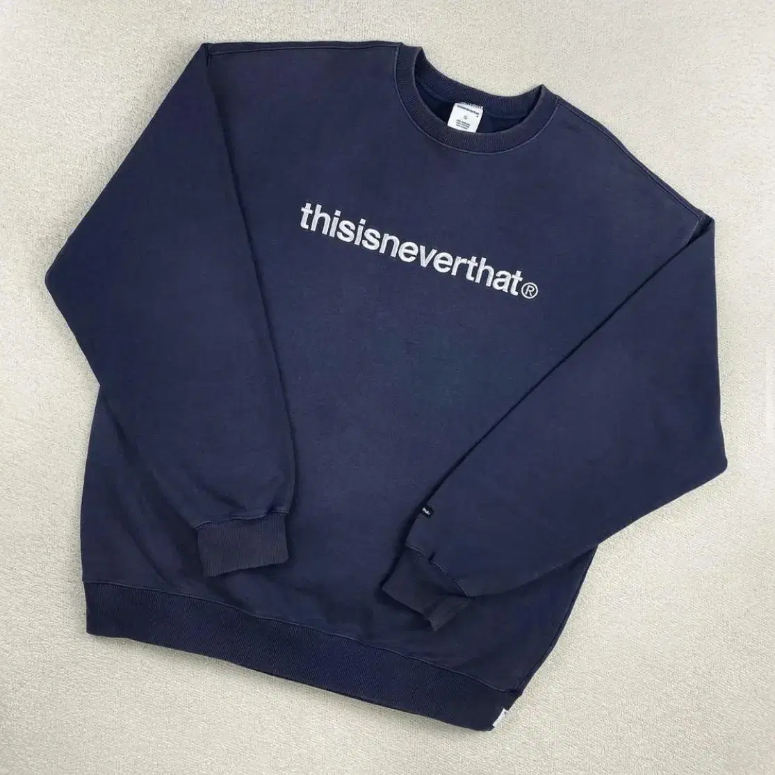 [디스이즈네버댓] T-logo crewneck navy XLsize