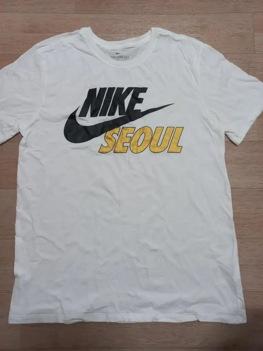 Nike Seoul Short Sleeve T-Shirt Size L