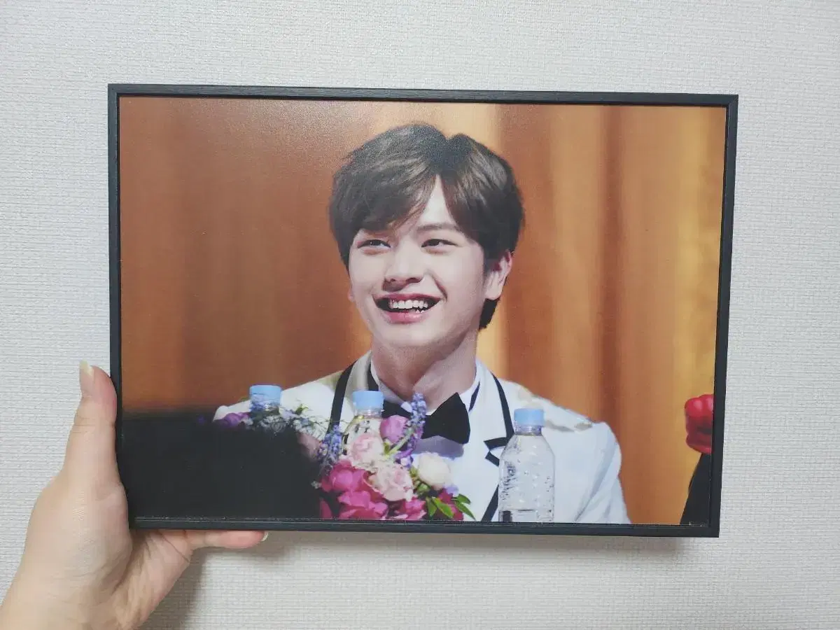 Framed Yook Sungjae