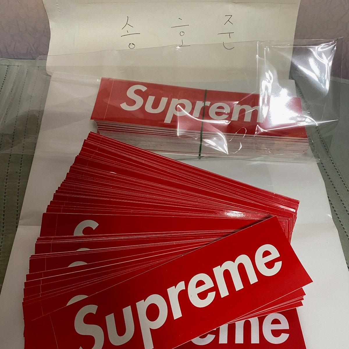 supreme box logo sticker.(Red) 100장 팝니다.