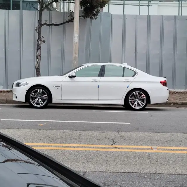 bmw f10 528i lci 튜닝배기 구합니다