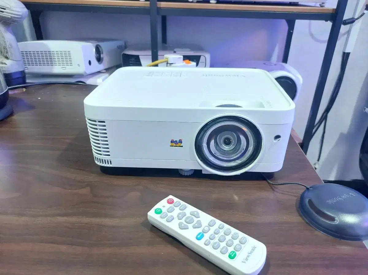 Viewsonic ultra short throw ps501w projector. Projector