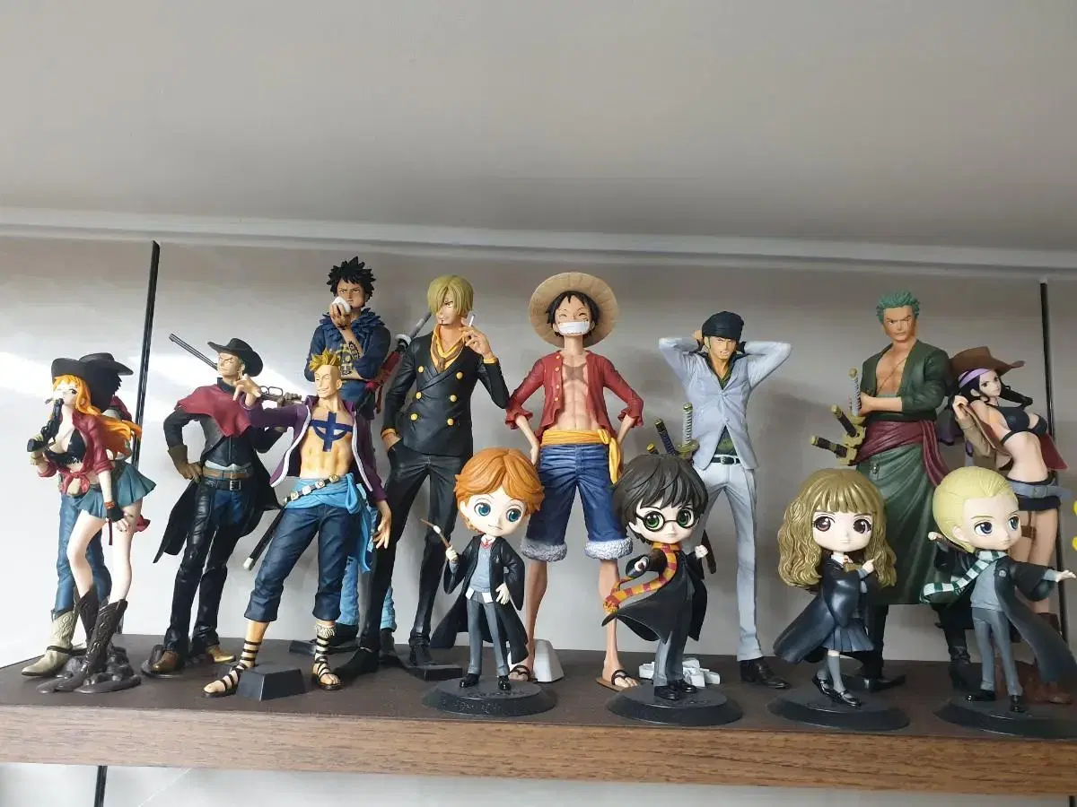 Selling unsealed ONEPIECE Figures