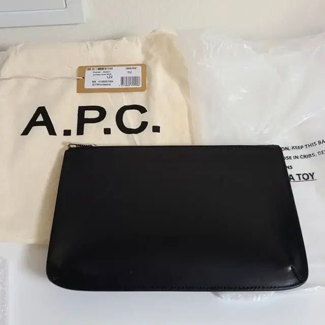 A.P.C 클러치백 풀세트 (새제품, 정품)