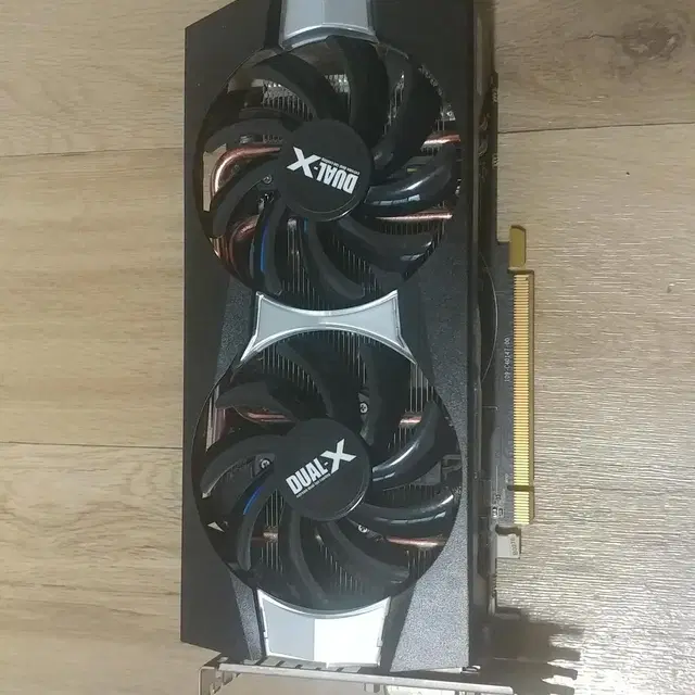 사파이어 라데온 R9 270X OC D5 2G Dual-X