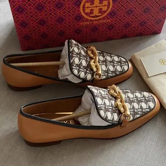 새상품* 토리버치 Tory Burch 브라운패턴 로퍼 US5.5 225