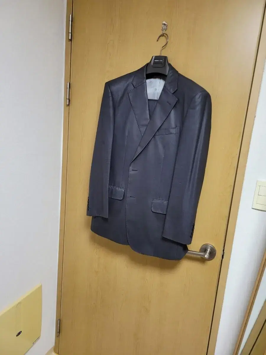 Men's suit (4 bottoms, 1 top)