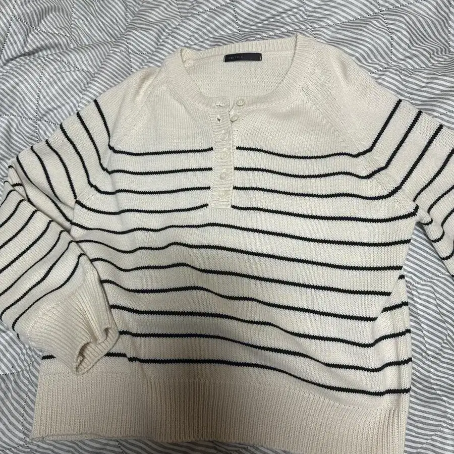 어리틀빗 till button stripe knit 니트