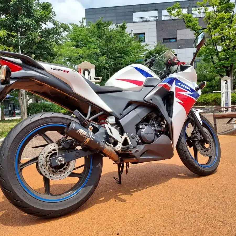 혼다 CBR125 건담 SC머플러 차량 판매중 cbr125