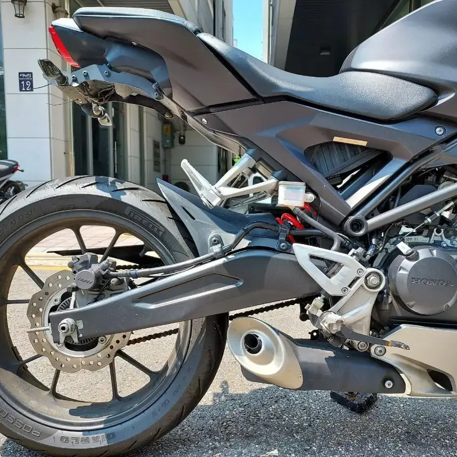 혼다 CB125r 19년식 블랙색상 판매합니다 cb125r